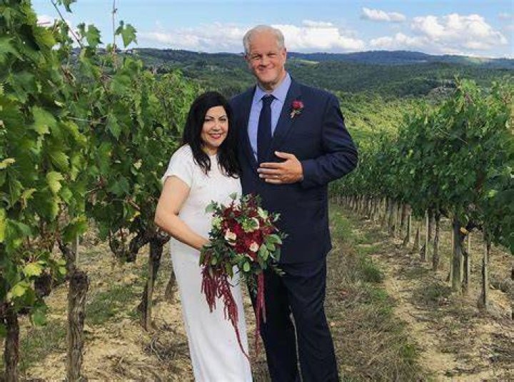 Abraham Benrubi shared the wedding vows.