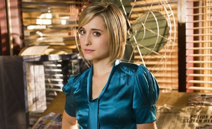 Allison mack arrested, Smallville, sex cult, wiki, bio, age, net worth, married, husband, children, family, career