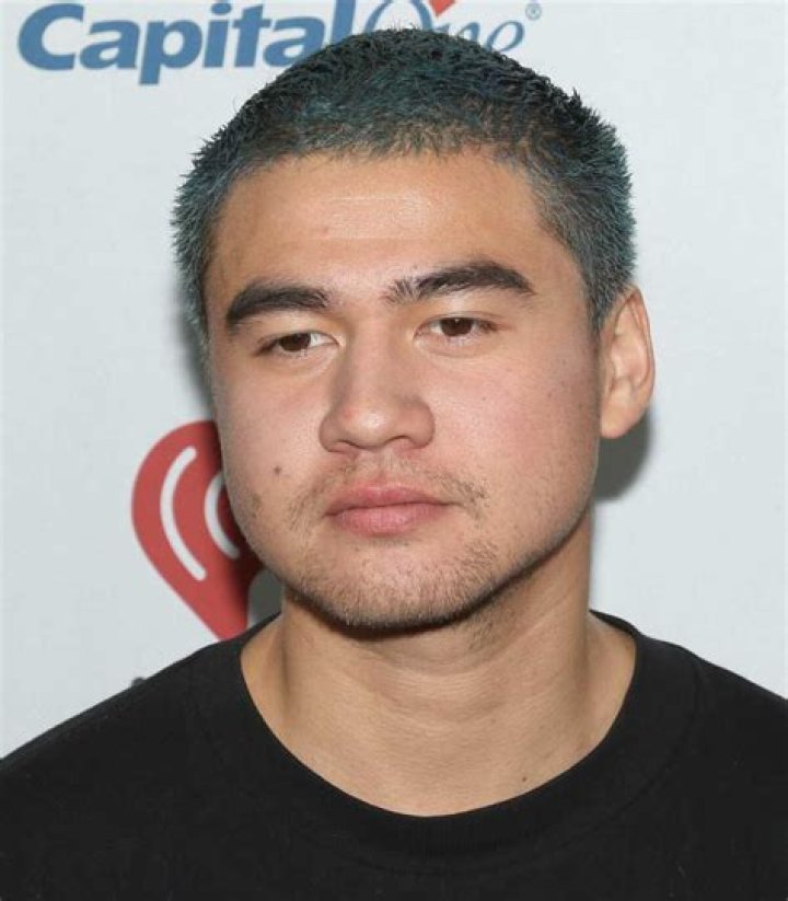Calum Hood Bio Calum Hood Bio