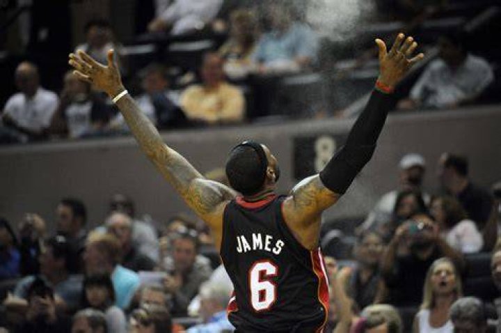 I’m not lebron but i’ll never leave my heat lyrics