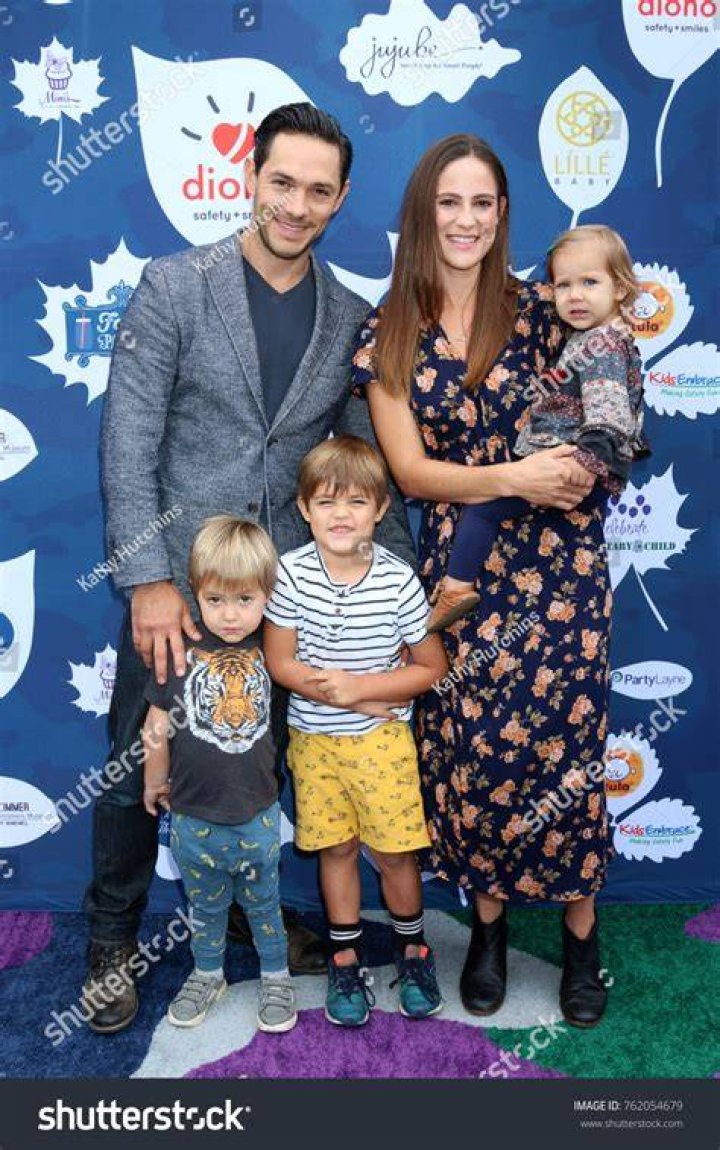Rachael Kemery possesses a net worth of $500 thousand