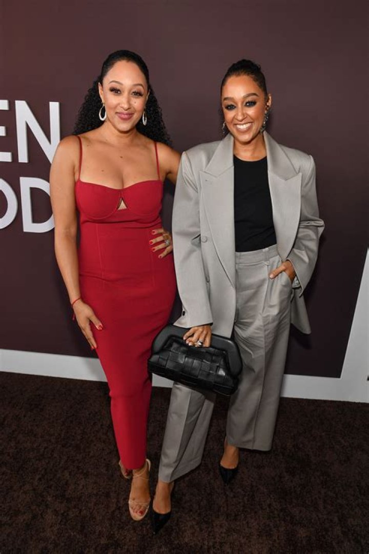 Tia and Tamera Mowry - Celebrity Twins