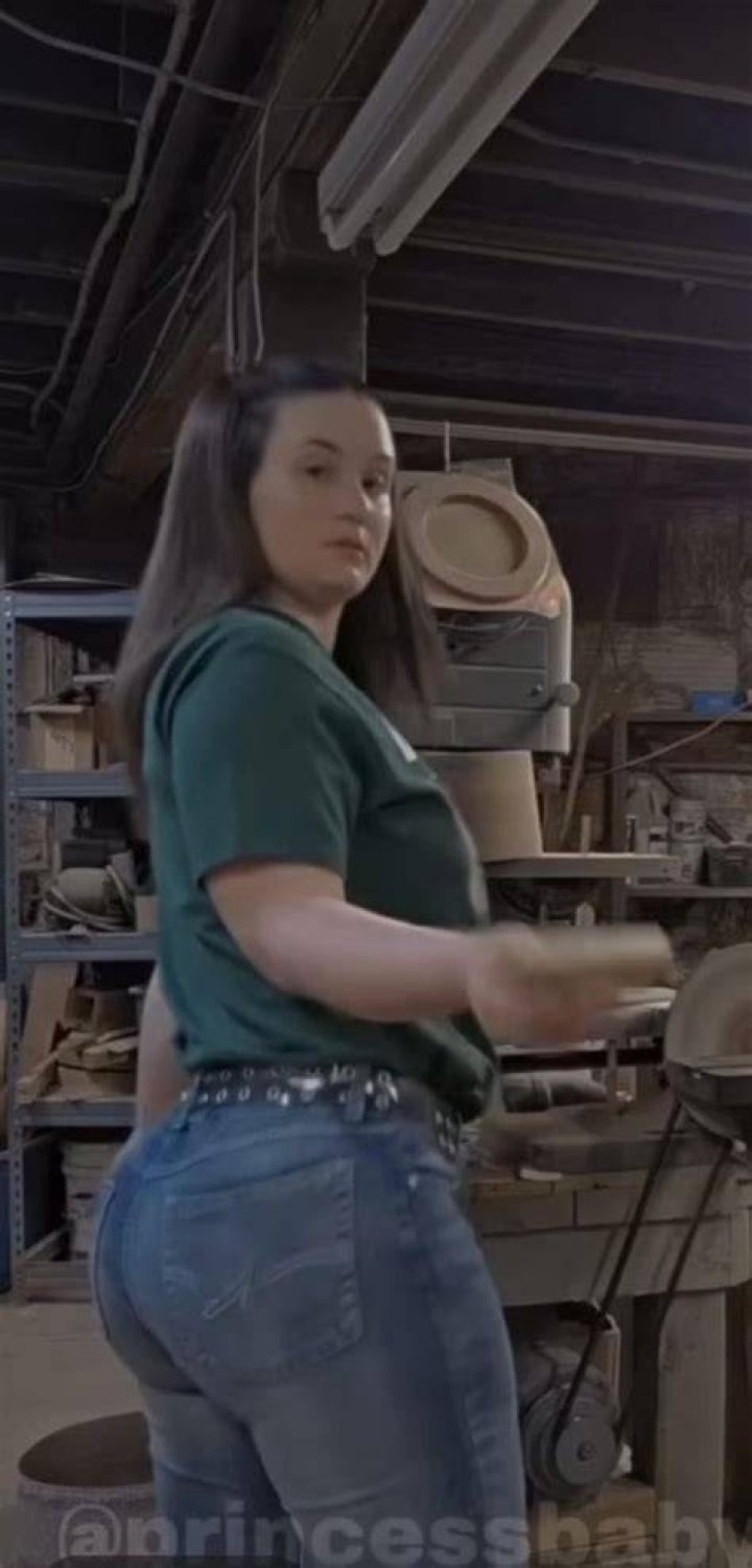 White girl with a big booty lyrics